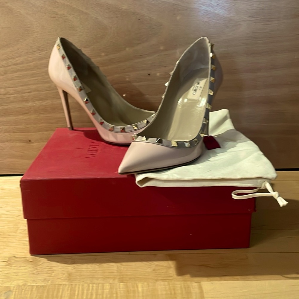 Valentino Garavani Classic Leather Rockstud Heel Pumps, EU 41, US 10